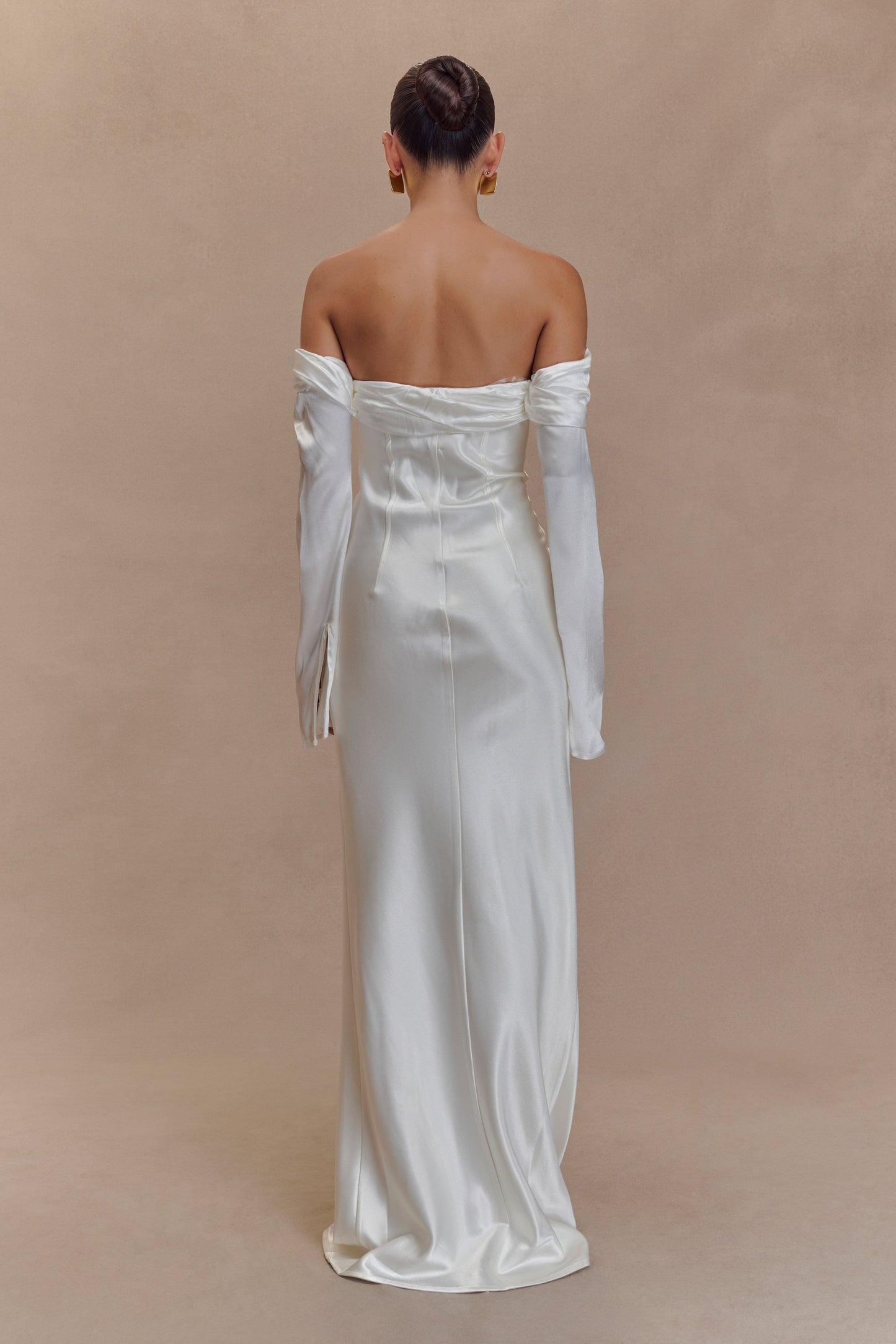 Giselle Düşük Omuzlu Cowl Yaka Maxi Elbise - Beyaz