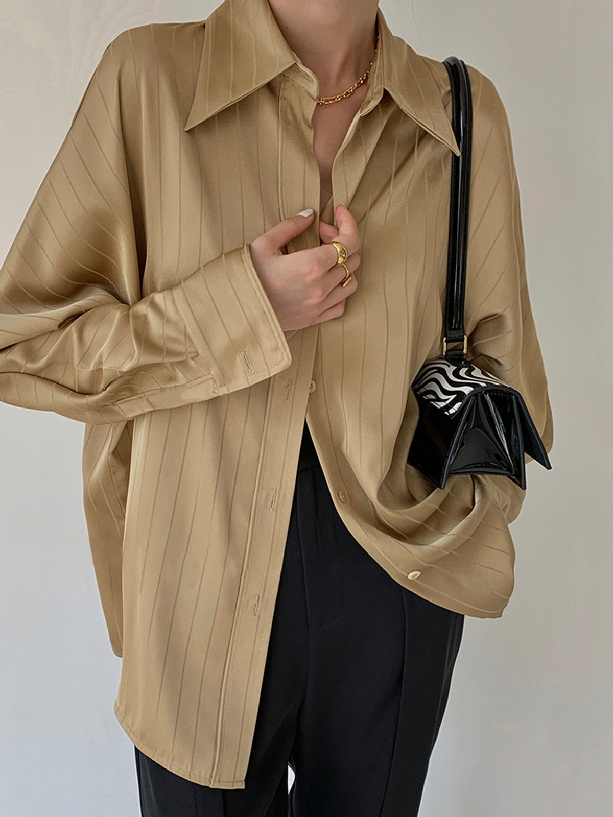 Charlotte Oversized Düğmeli Yaka Gömlek