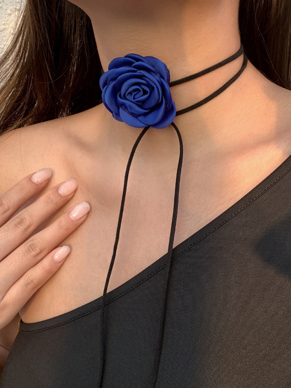 Rosette Bud Choker Kolye