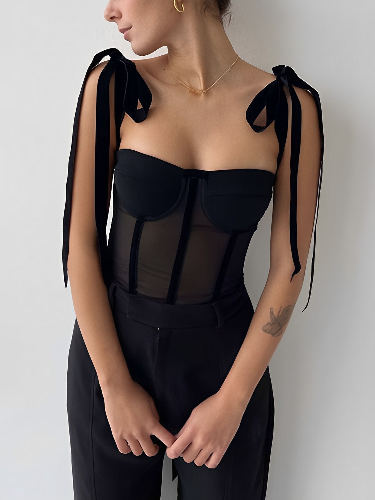Yarım Şeffaf Bağlı File Crop Top