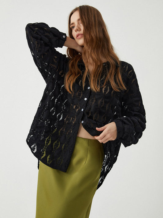 Yarım Şeffaf Çiçek Desenli Düğmeli Bluz