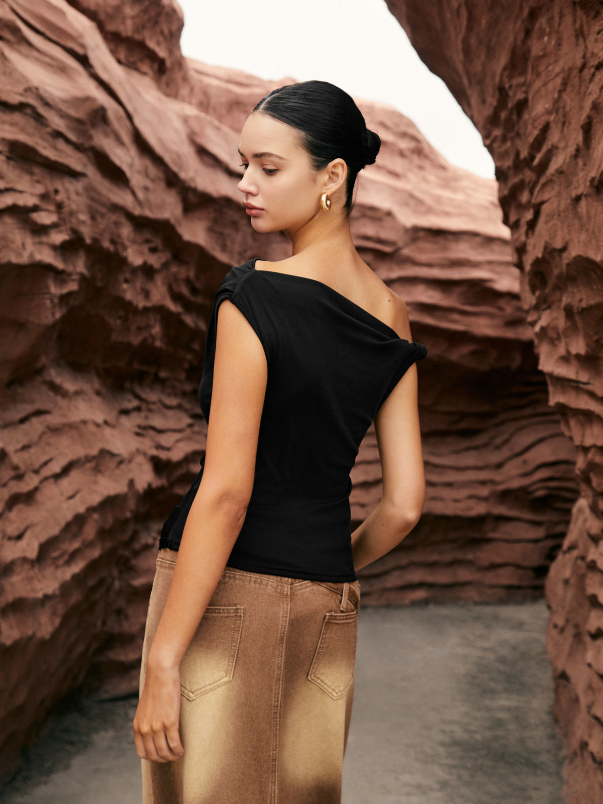 Asimetrik Düğümlü Tek Omuz Üst