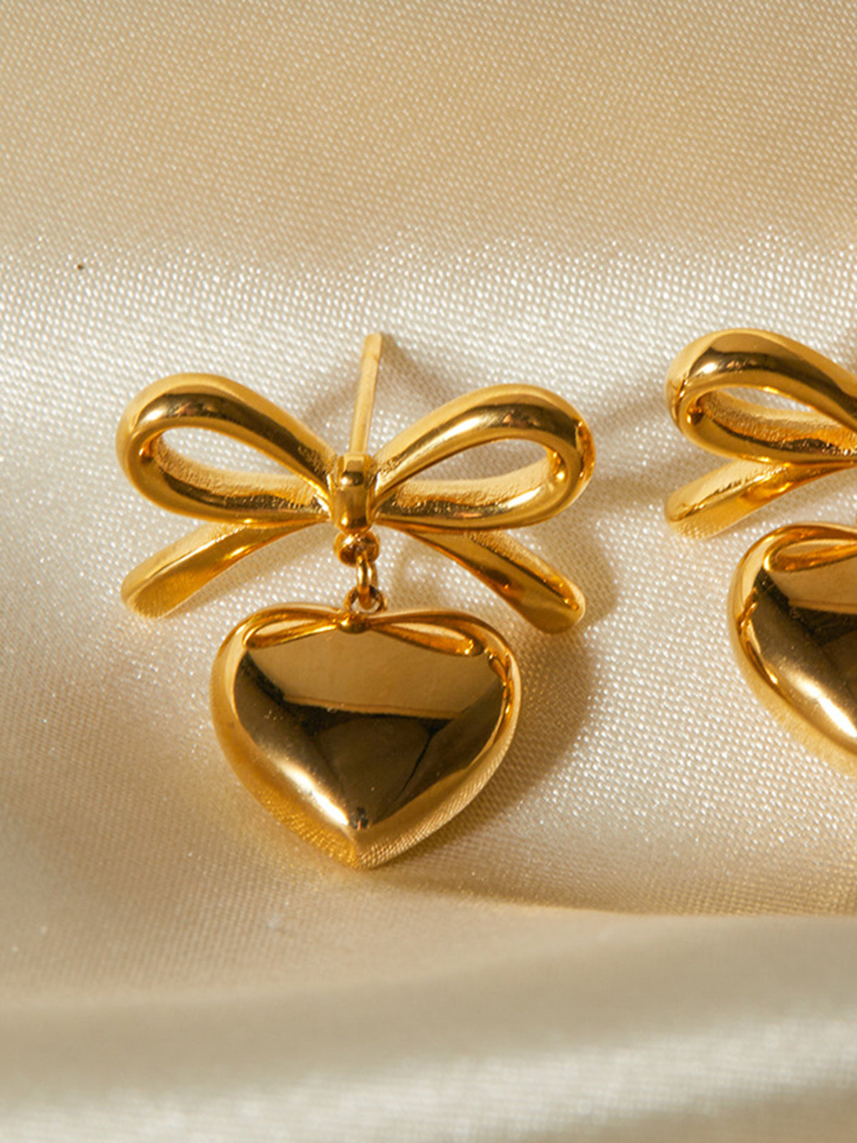 Hediye Kurdele Yay Kalp Sarkan Küpeler