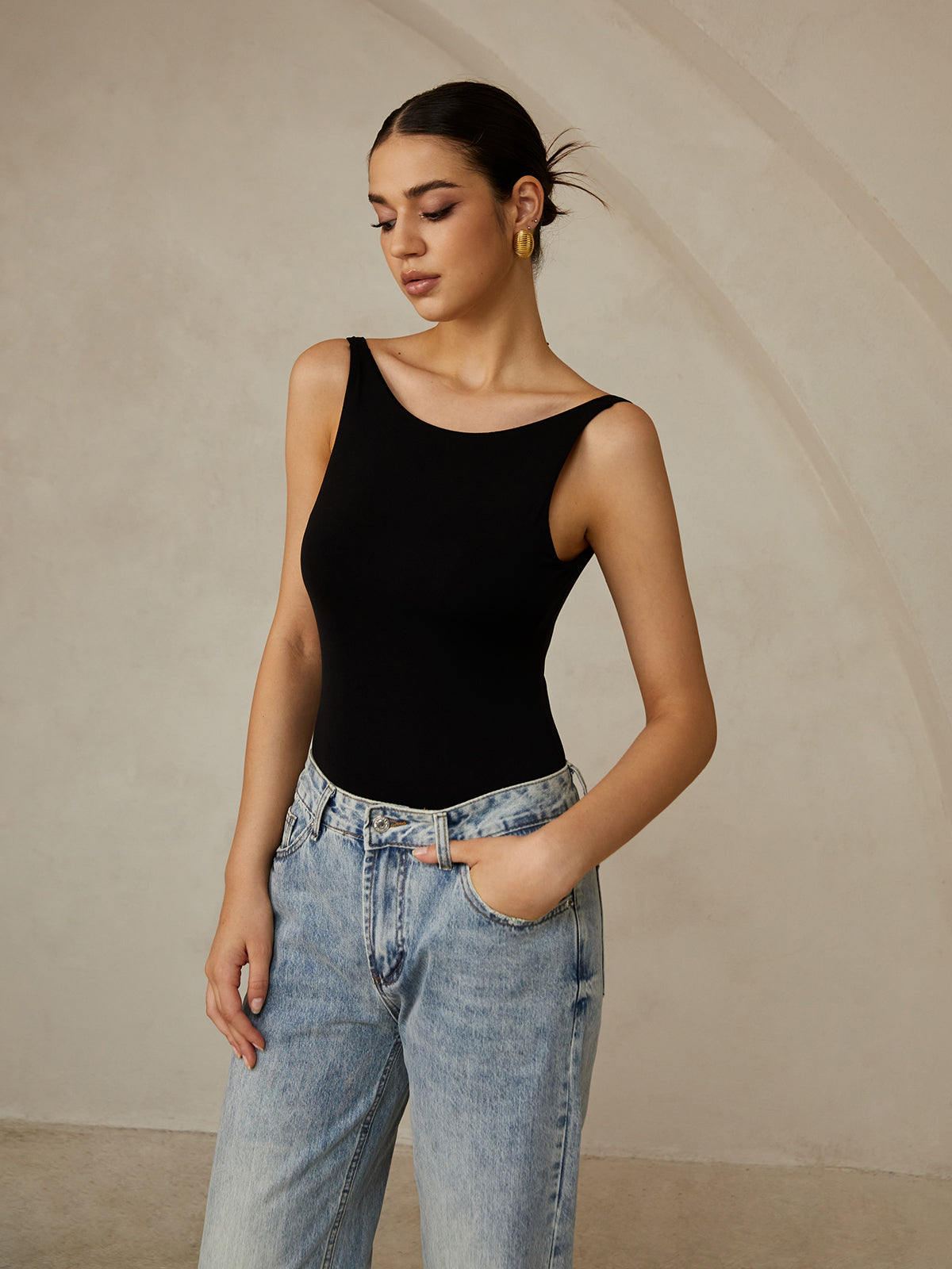 Sırtı Açık Kolsuz Bodysuit