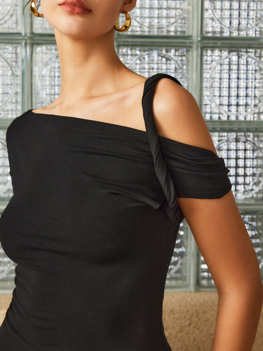 Asimetrik Kolu Twist Tişört