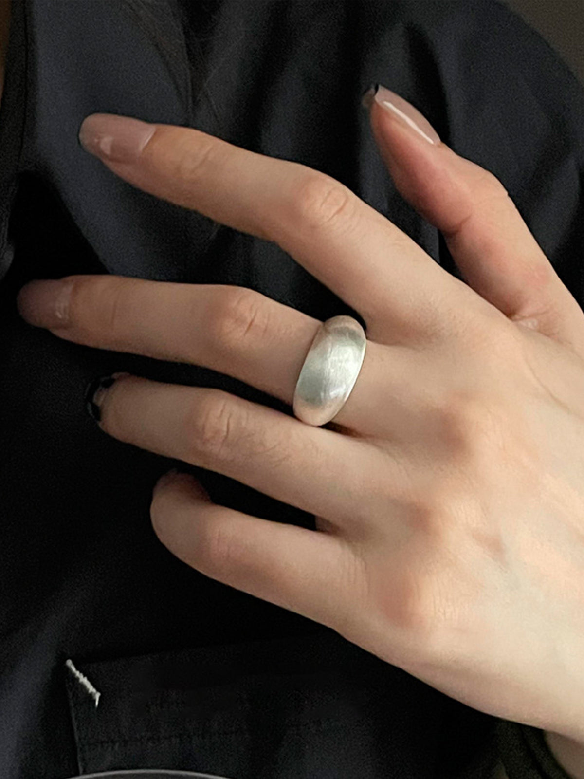 Minimalist Oval Fırçalanmış Yüzük