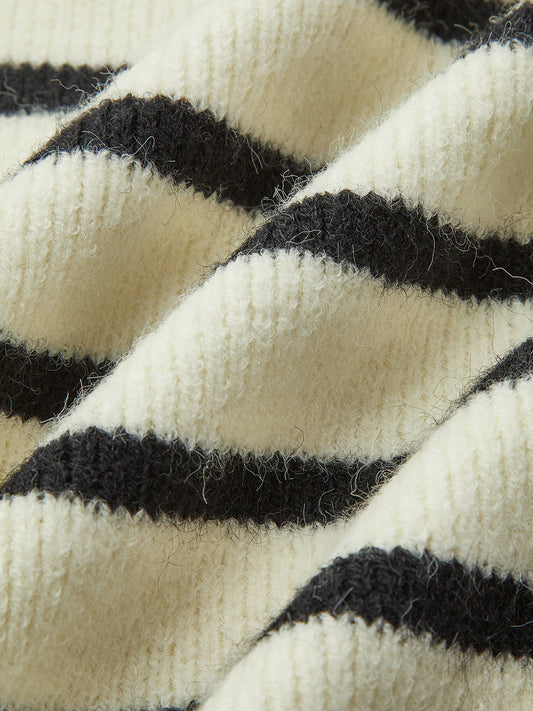 V Yaka Çizgili Kravatlı Süveter