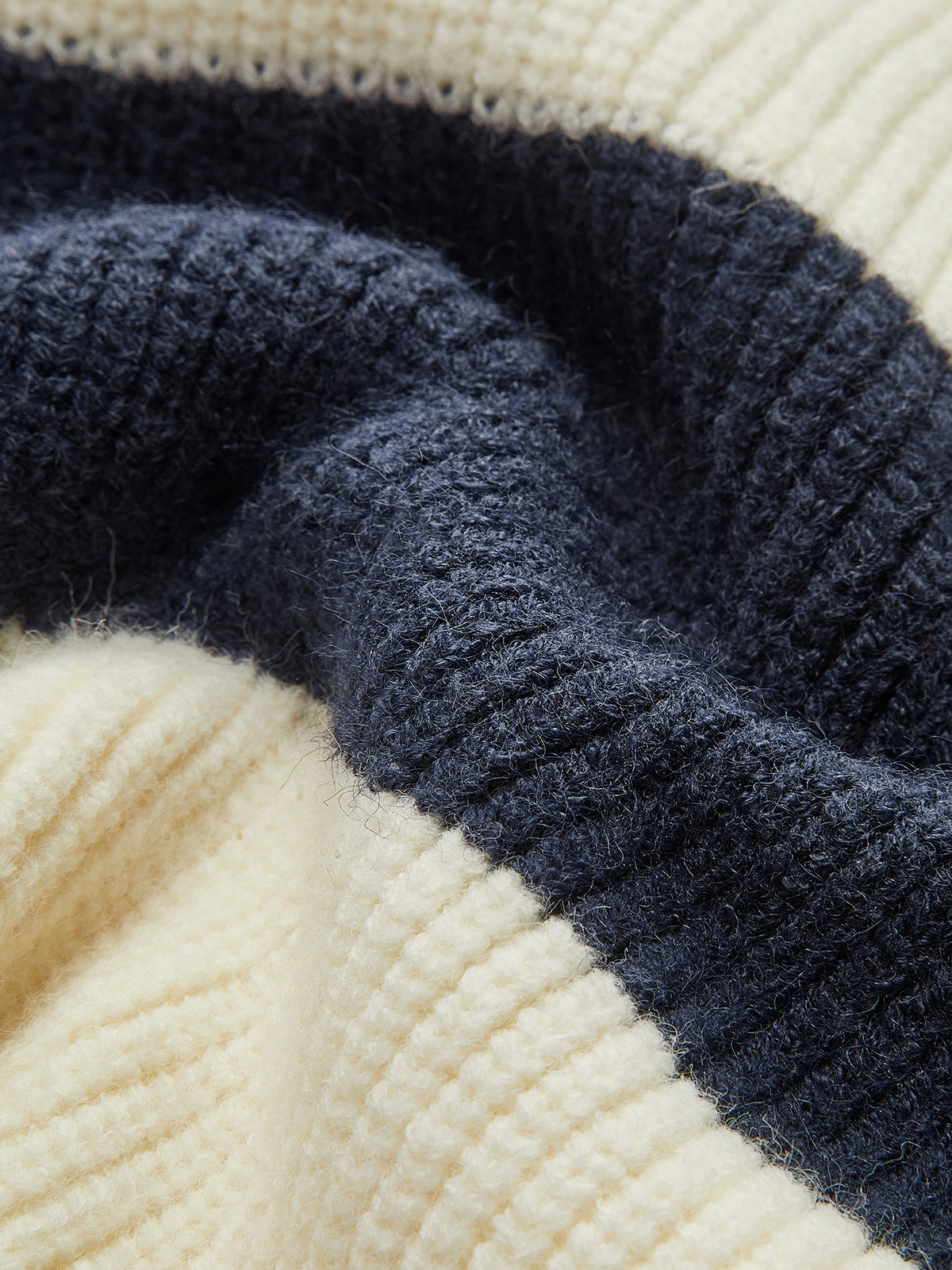 V-Yaka Çizgili Sweter Yelek