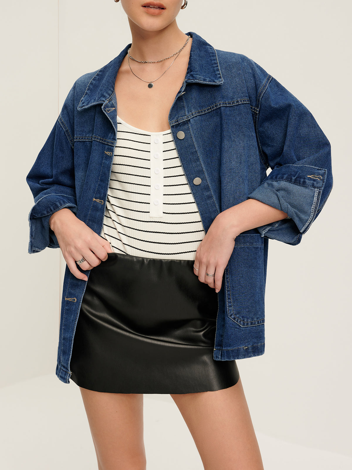 Sıradan Göğüslü Reverek Denim Ceket
