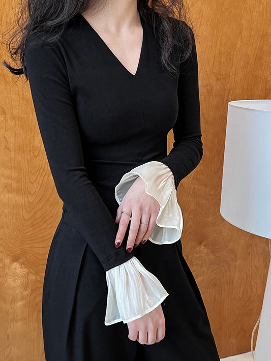 V Yaka Kontrast Volanlı Kolu Tişört