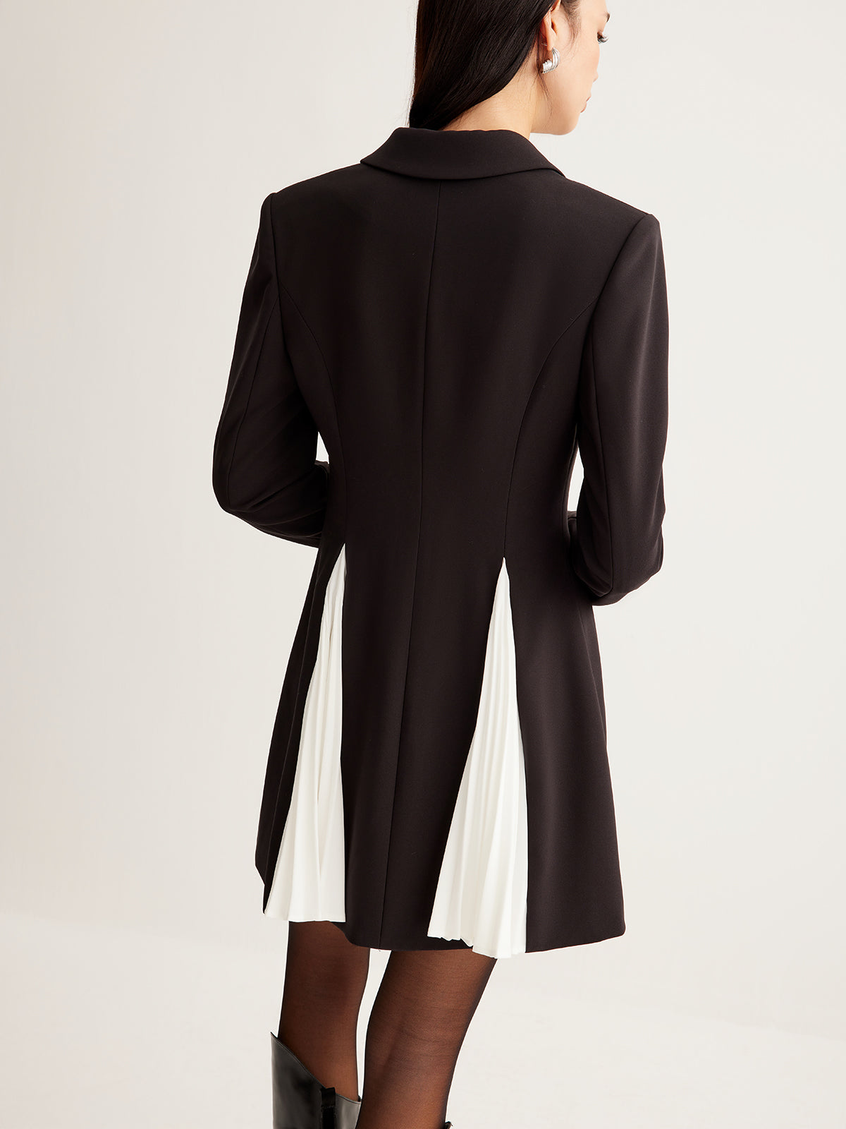 Metal-Düğmeli Plise Blazer Elbise