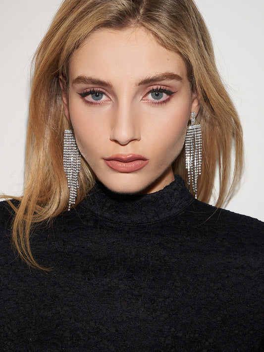 Geniş Şelale Püskül Küpeleri