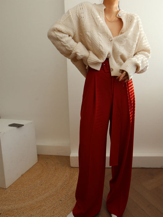 Plise Detaylı Geniş Kemerli Pantolonlar