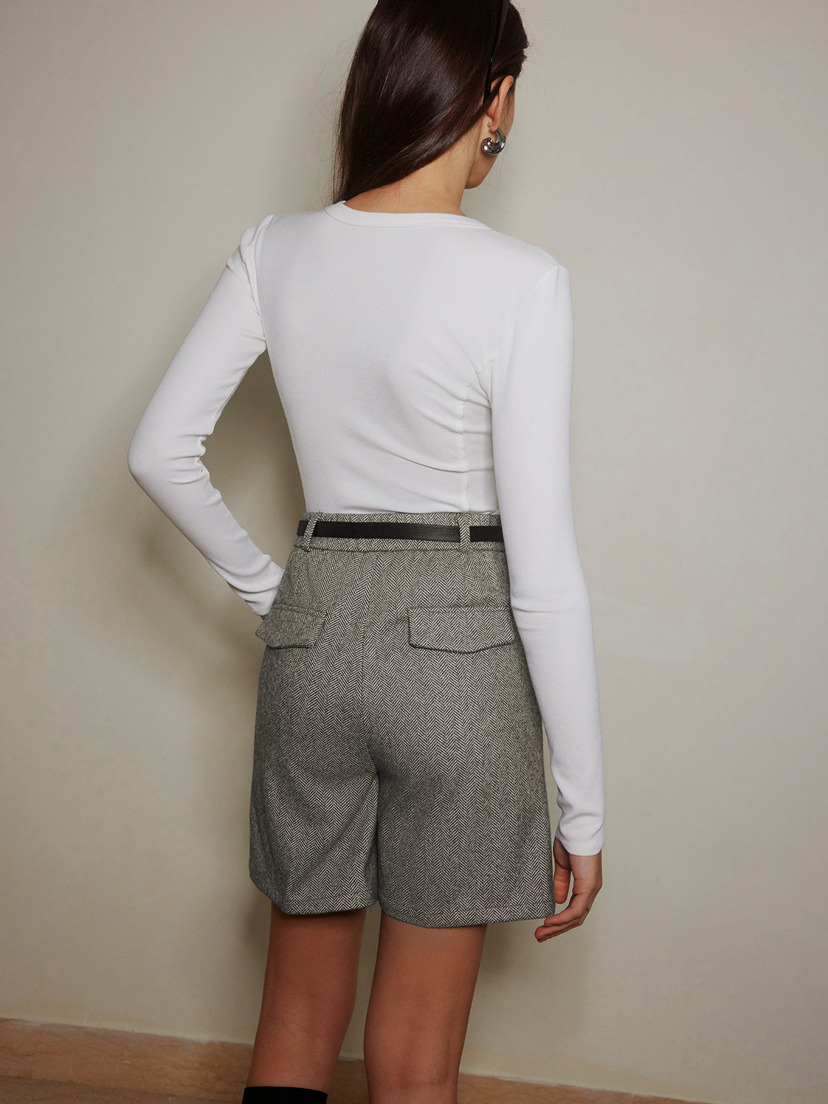 Şevron Desenli Kemerli Diz Boyu Şort