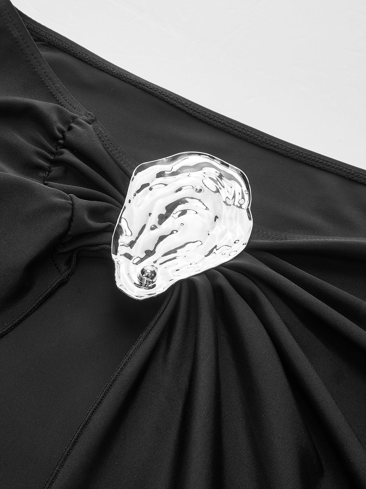Metal Detaylı Bükümlü Sarong Etek