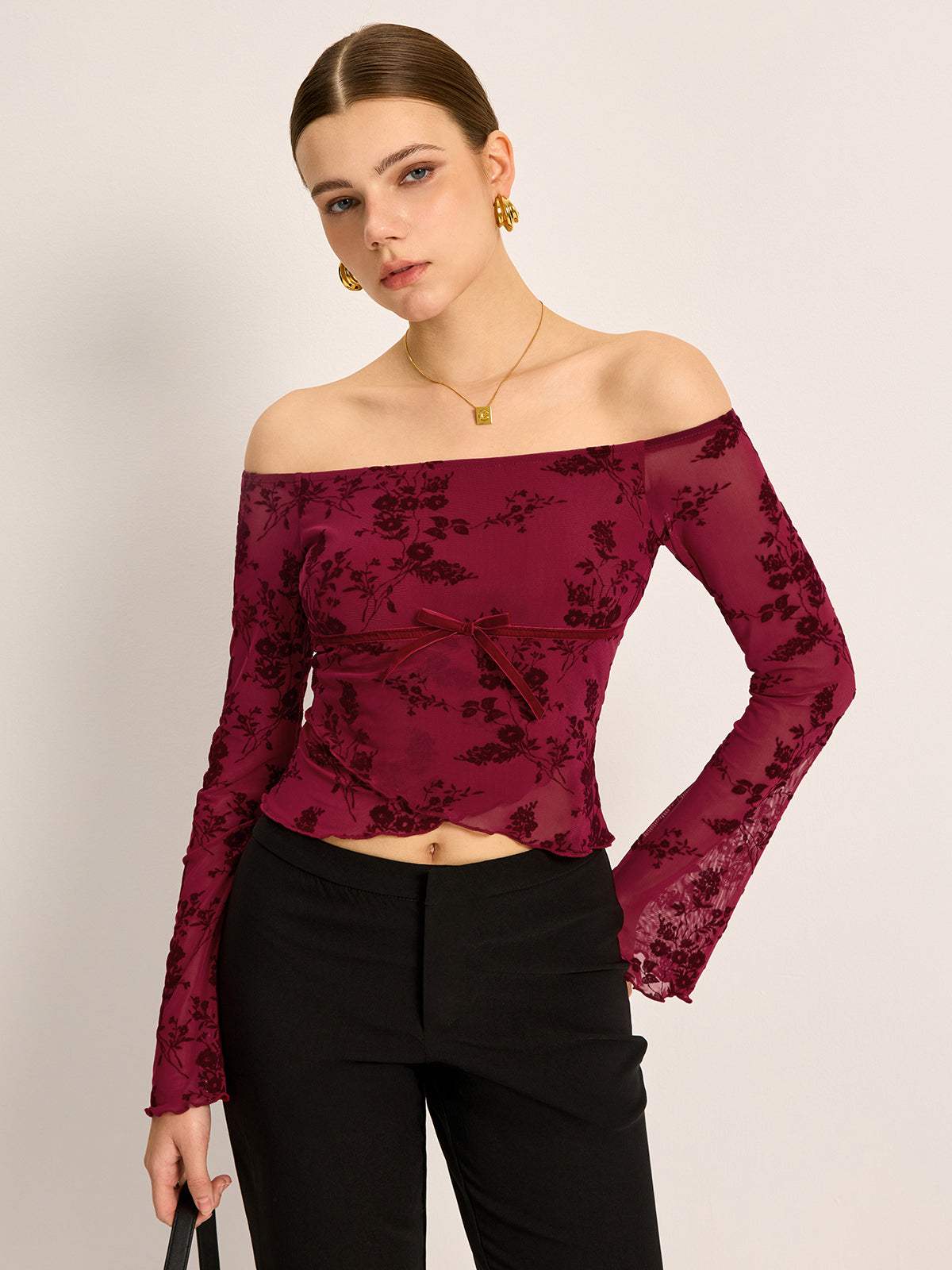 Off-Shoulder Çiçek Desenli Yarım Şeffaf Tişört
