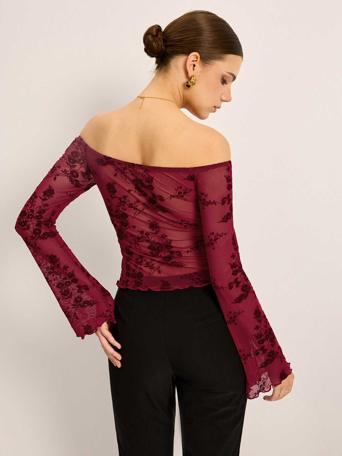 Off-Shoulder Çiçek Desenli Yarım Şeffaf Tişört