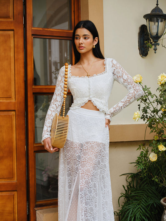 Yarı Şeffaf Dantel Volanlı Düğmeli Kısa Üst