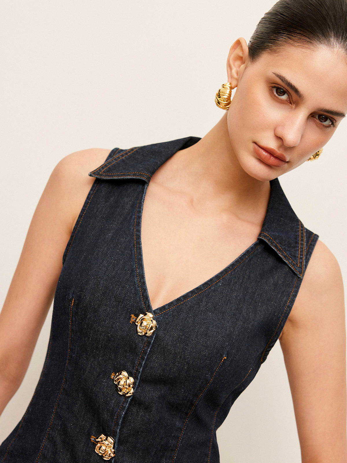 Çiçekli Düğme Detaylı Denim Yaka Yelek