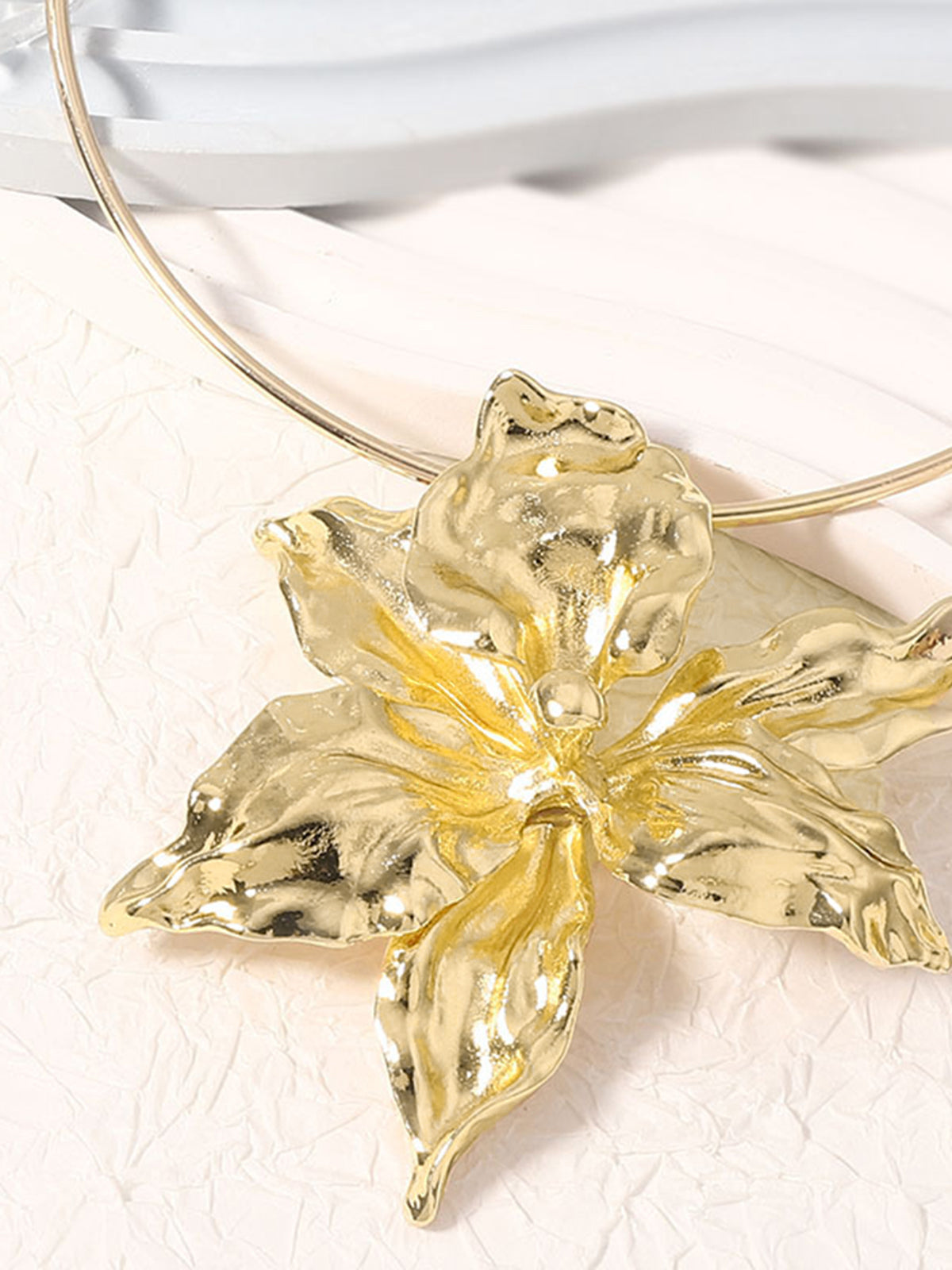 Çiçek Desenli Choker Kolye