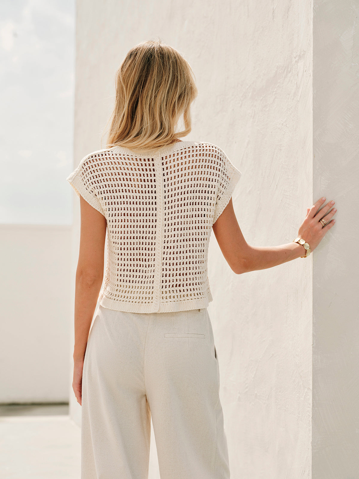 Yarım Şeffaf Jakarlı Kesik V-Yaka Tank Top