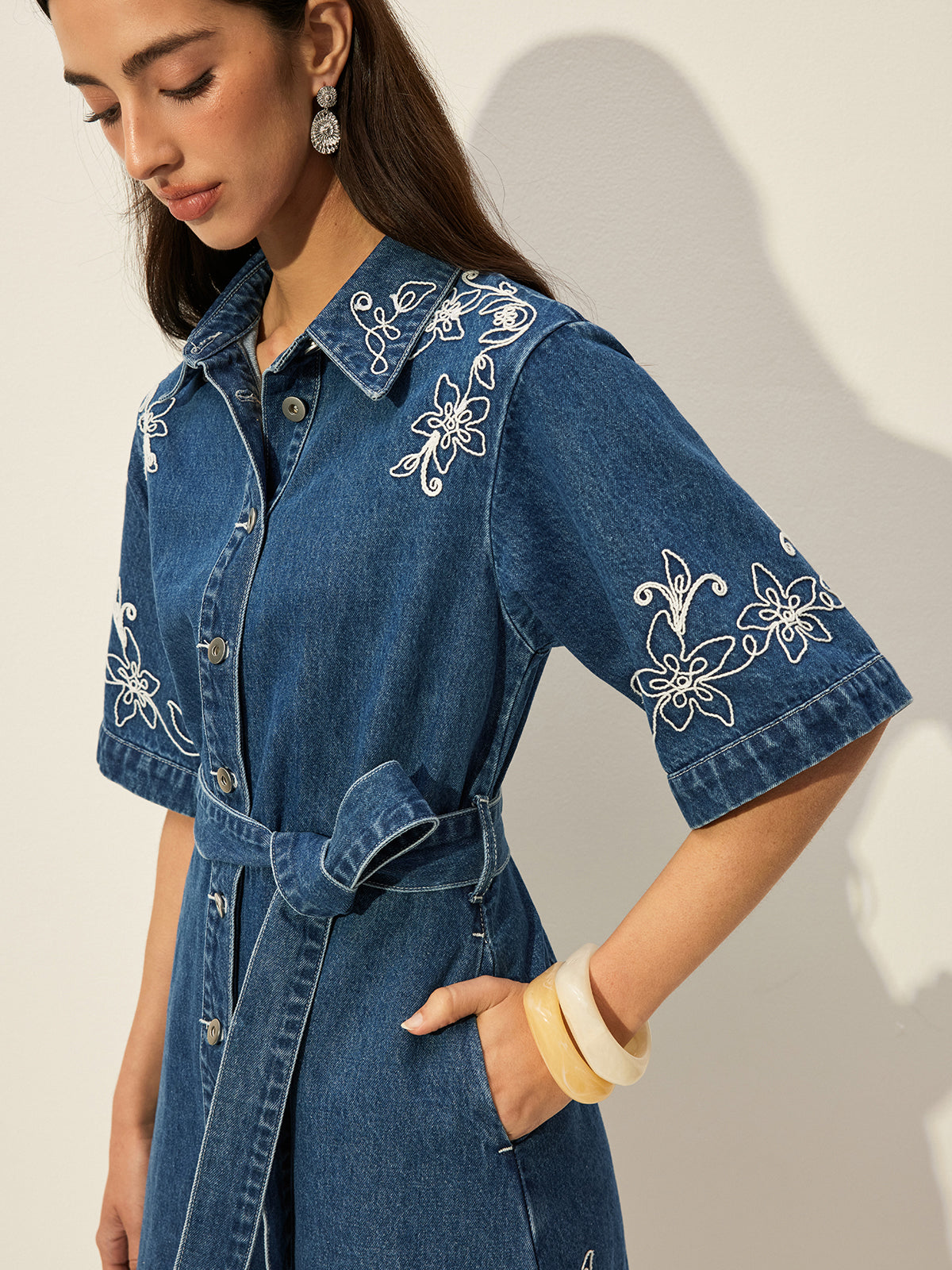 Beltli Nakışlı Denim Elbise