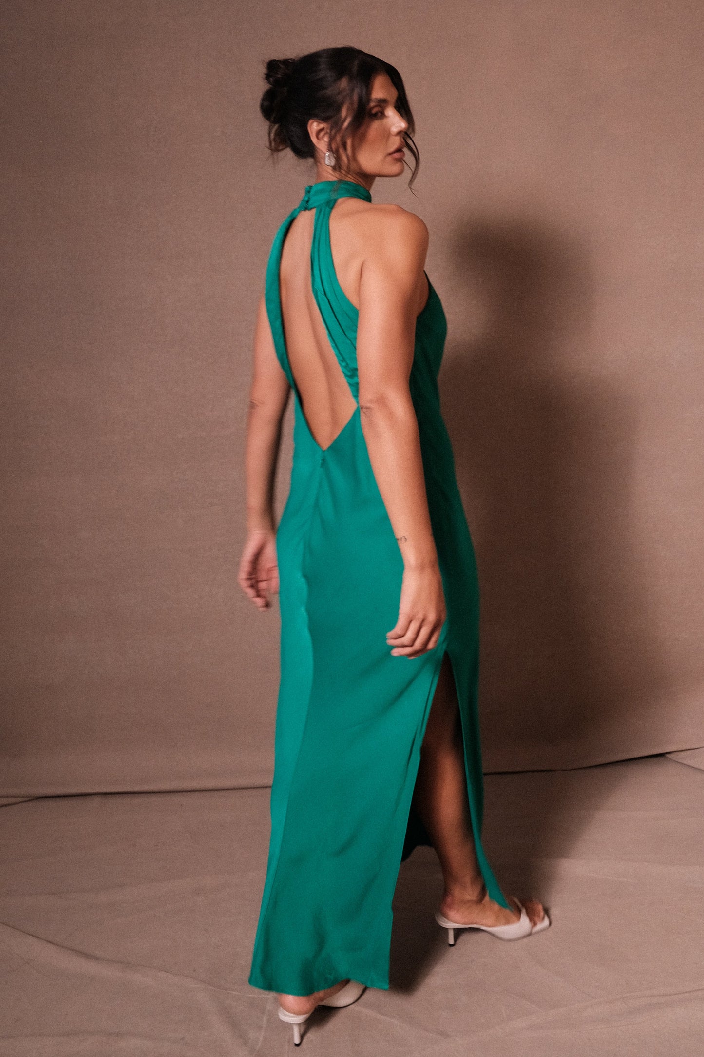 Claire Satin Drape Back Maxi Elbise Yırtmaçlı - Yeşil