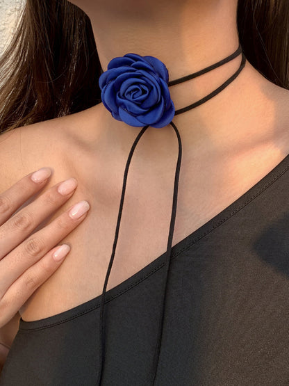 Rosette Bud Choker Kolye