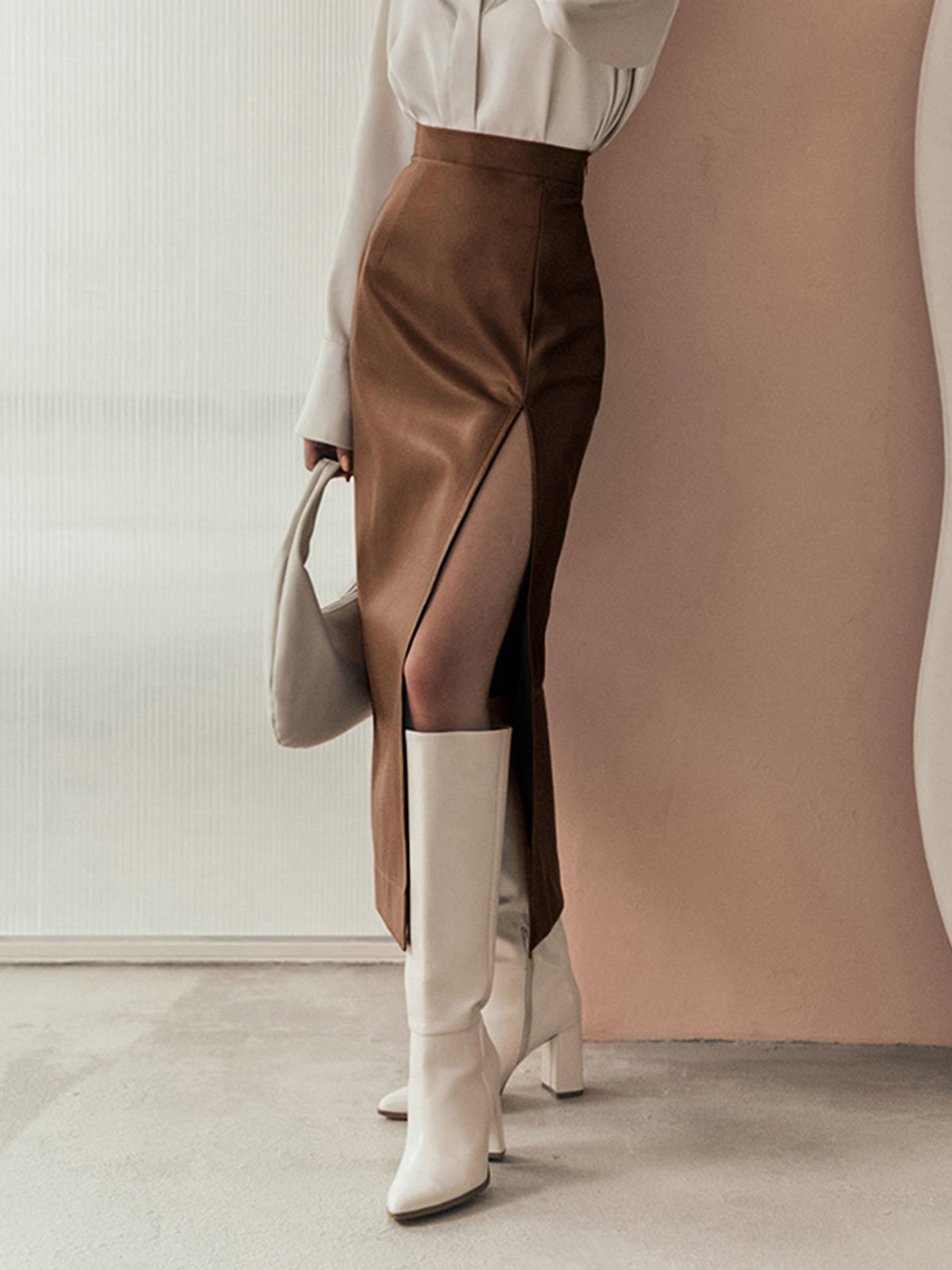 Sakin Lüks Yapay Deri Yırtmaçlı Midi Etek