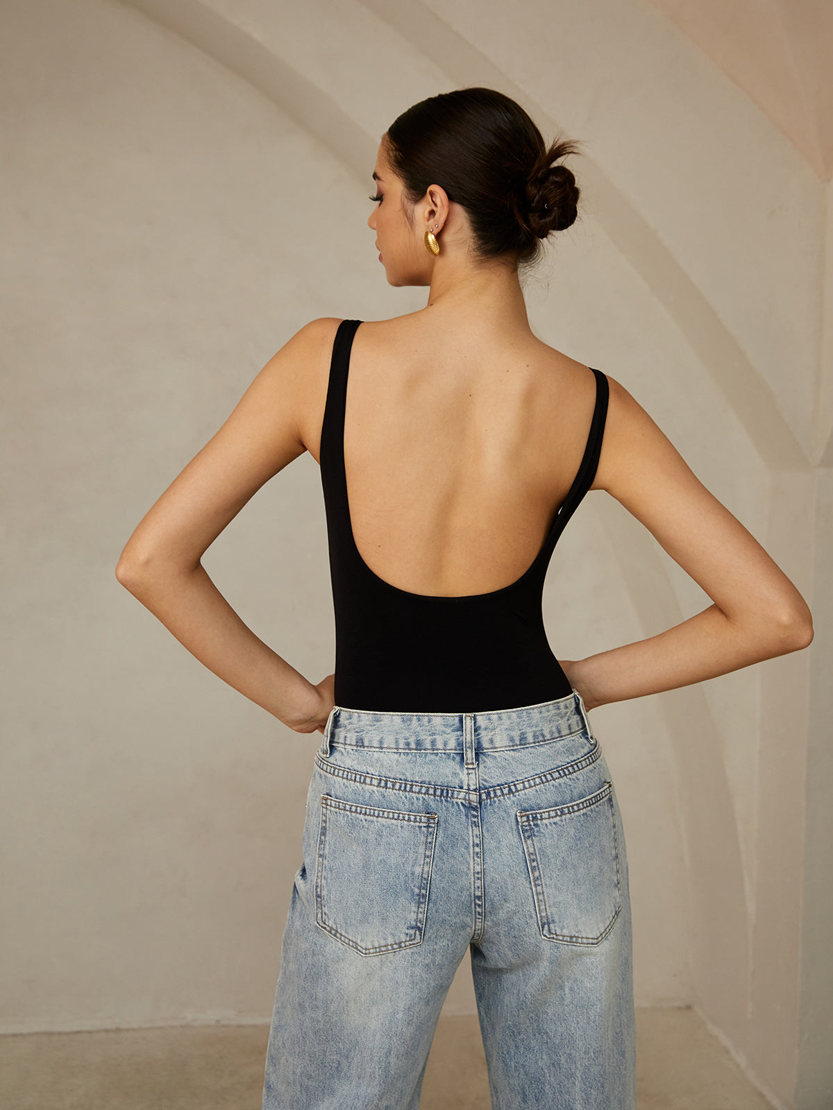 Sırtı Açık Kolsuz Bodysuit