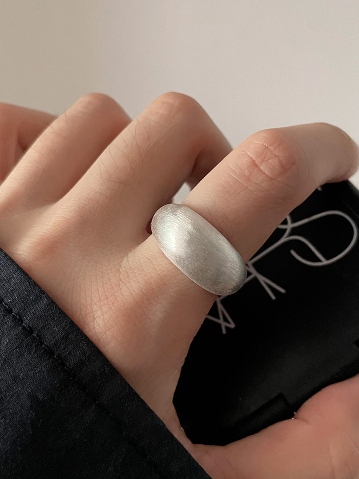 Minimalist Oval Fırçalanmış Yüzük