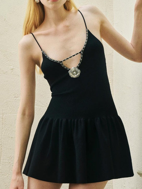 3D Çiçek Plise Askılı Kısa Elbise