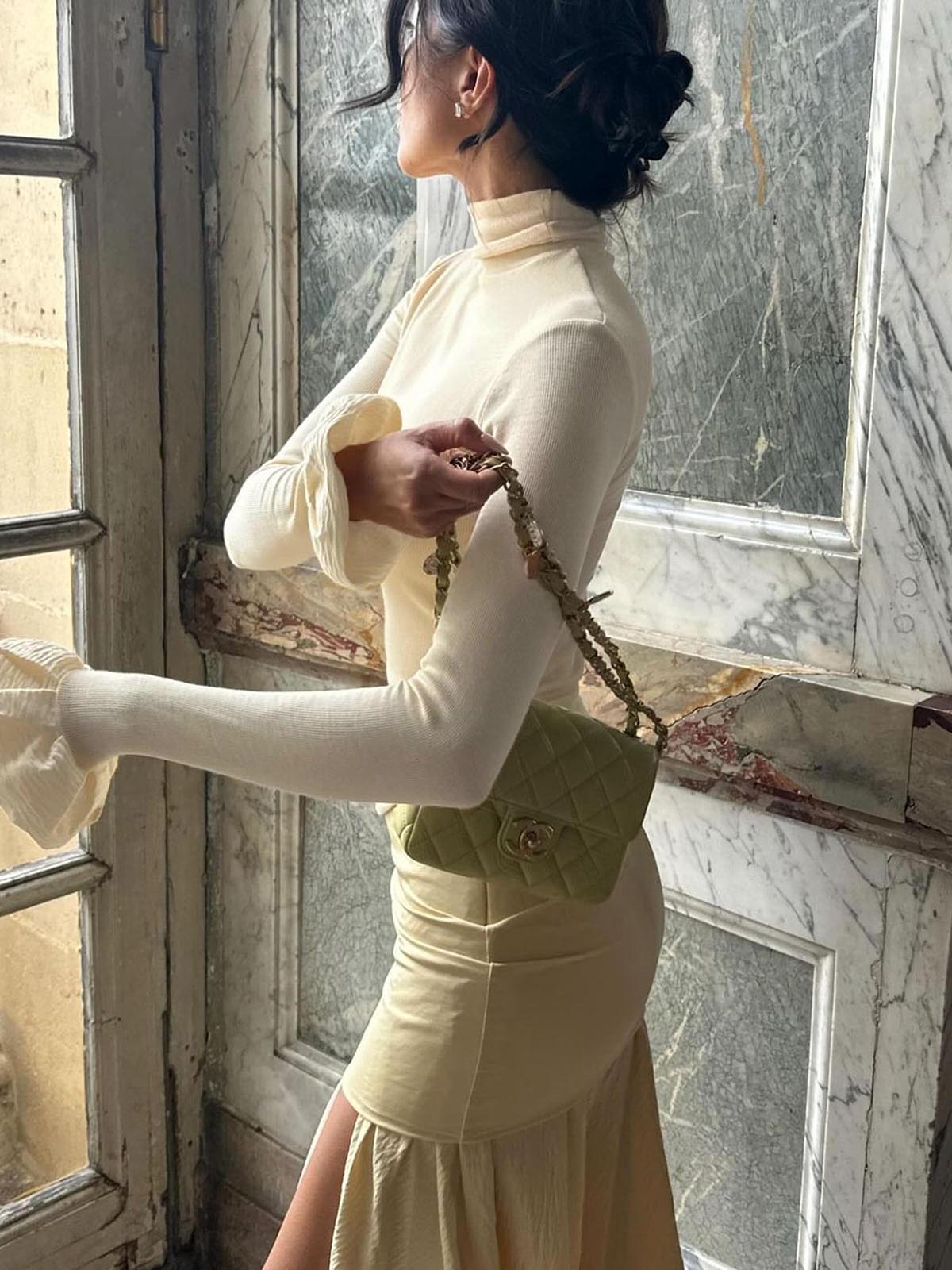 Yüksek Yaka Kabarık Kol Sıfır Tişört