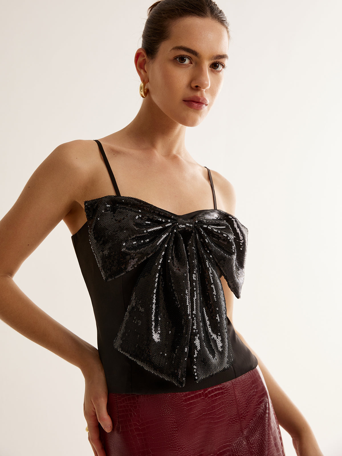 Sıralı Kemerli Askılı Üst