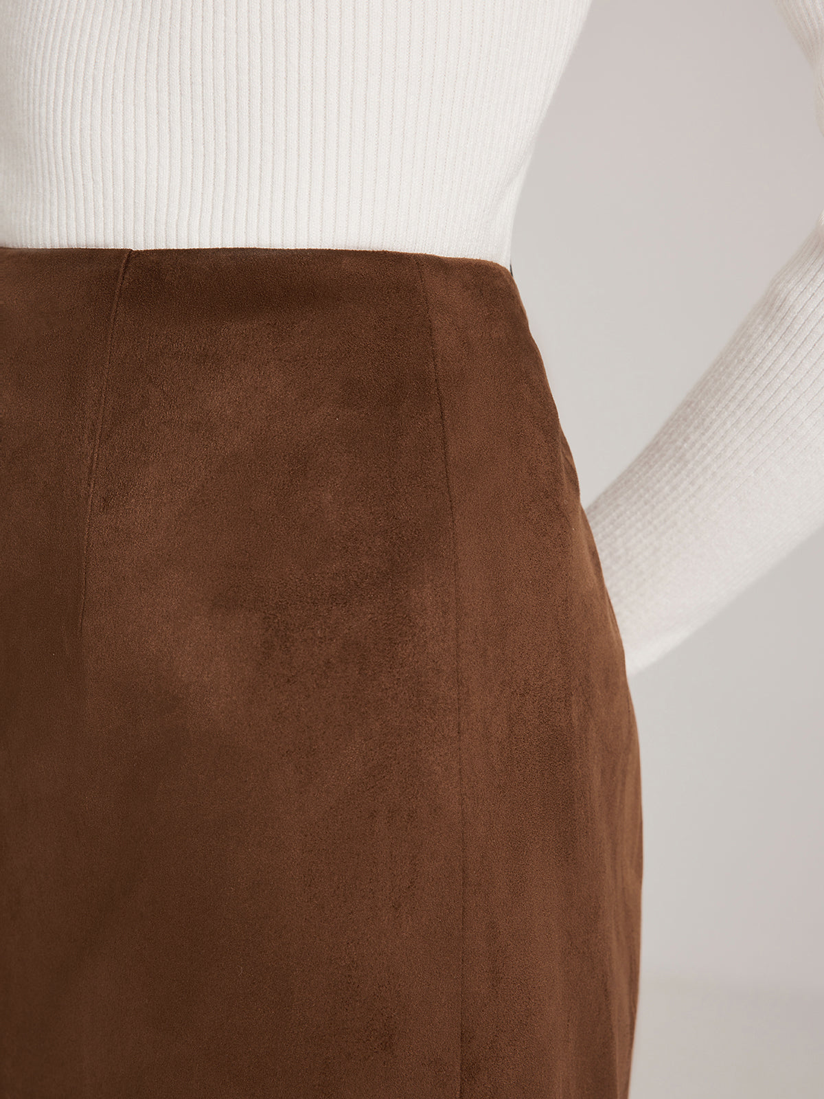 Arka Yırtmaçlı Süet Fermuarlı Etek