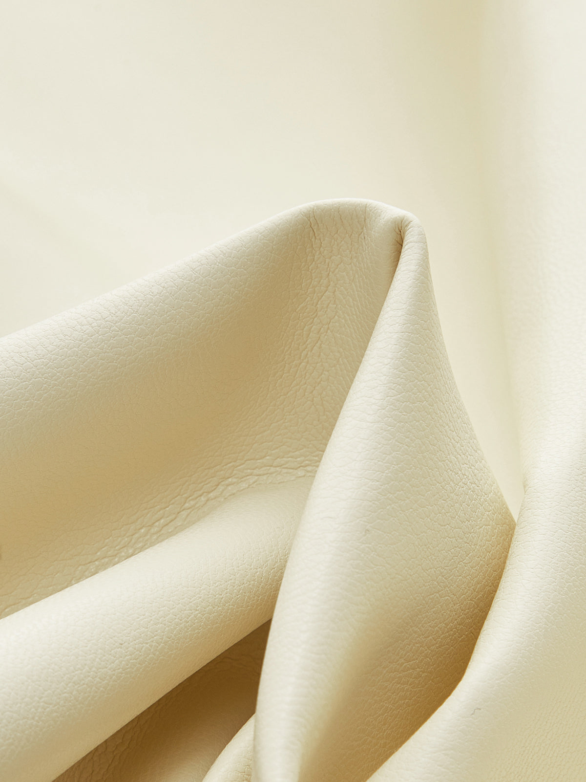 Kemer Olmadan Sahte Deri Düğmeli Polo Tişört