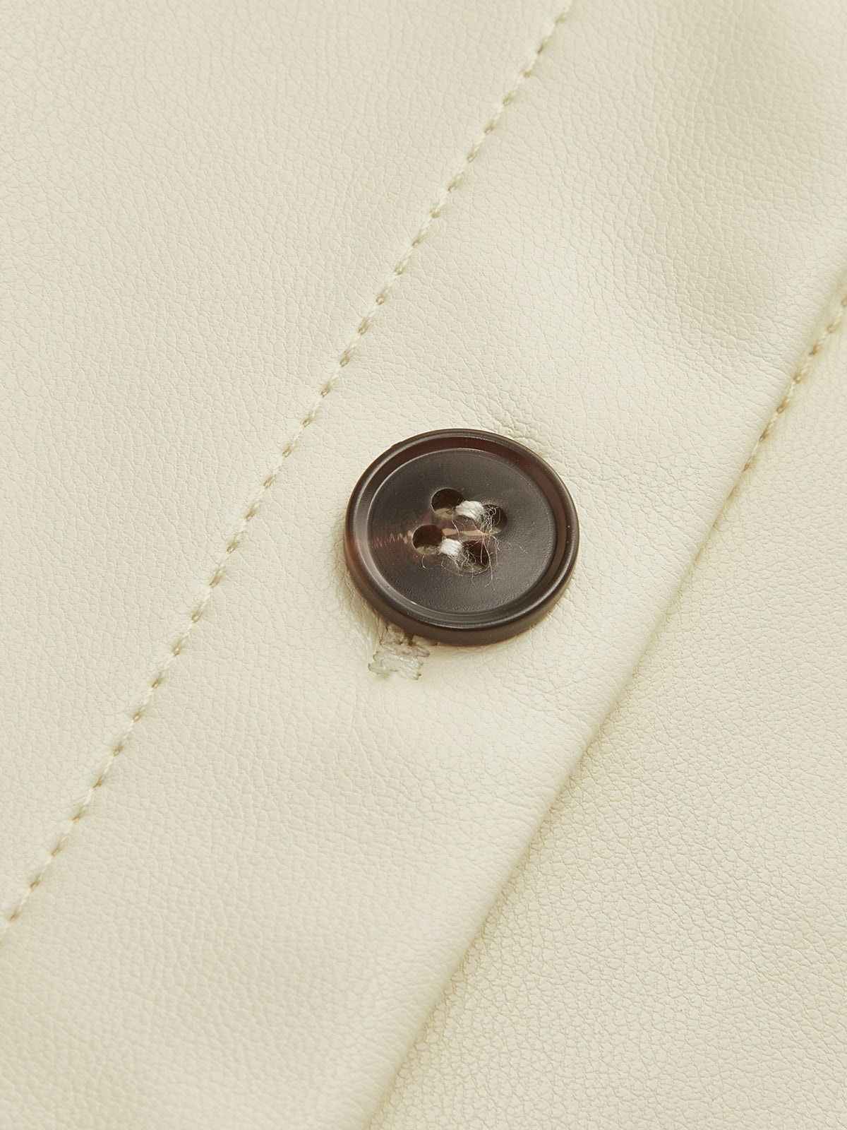 Kemer Olmadan Sahte Deri Düğmeli Polo Tişört