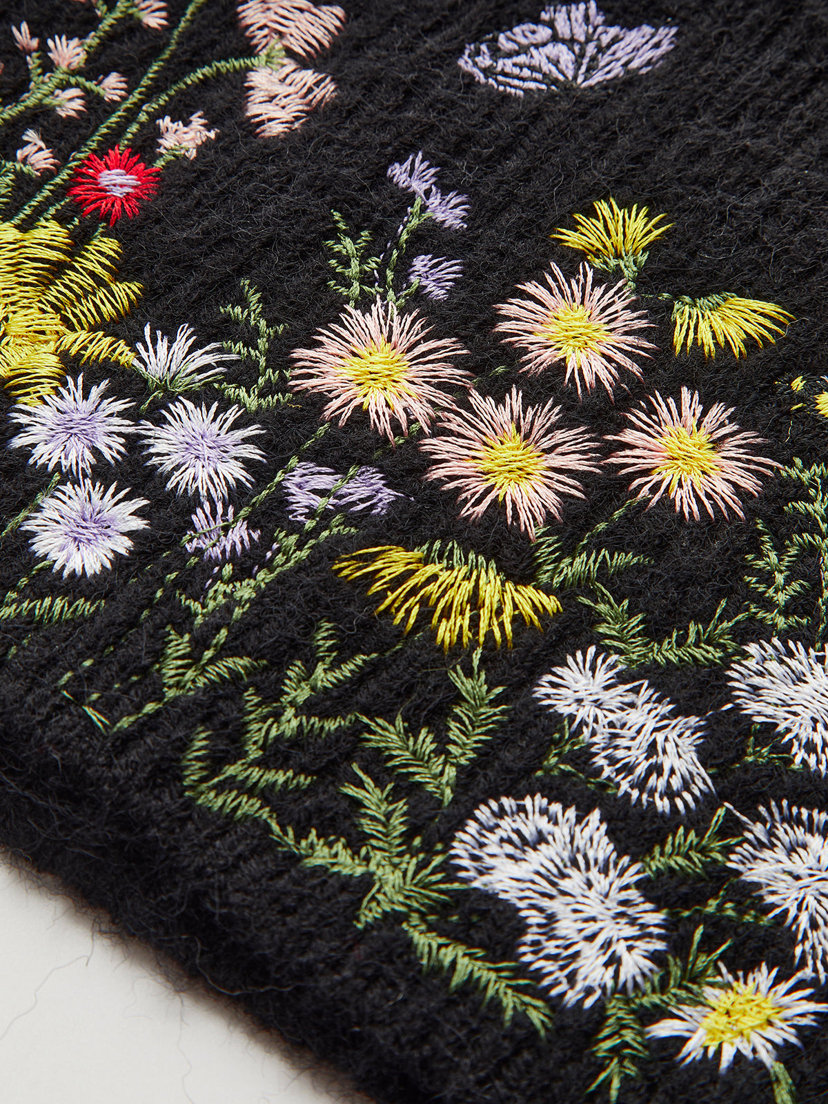 Yüksek Yaka Nakışlı Çiçekli Kazak Yelek