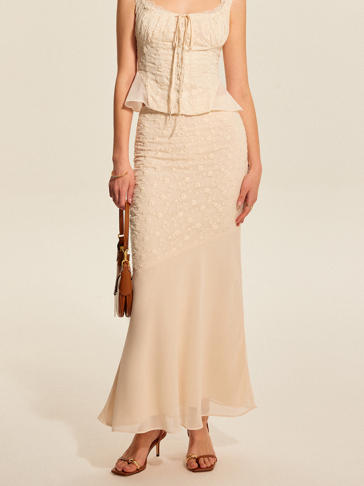 Yarı Şeffaf Çiçekli Nakışlı Panel Etek