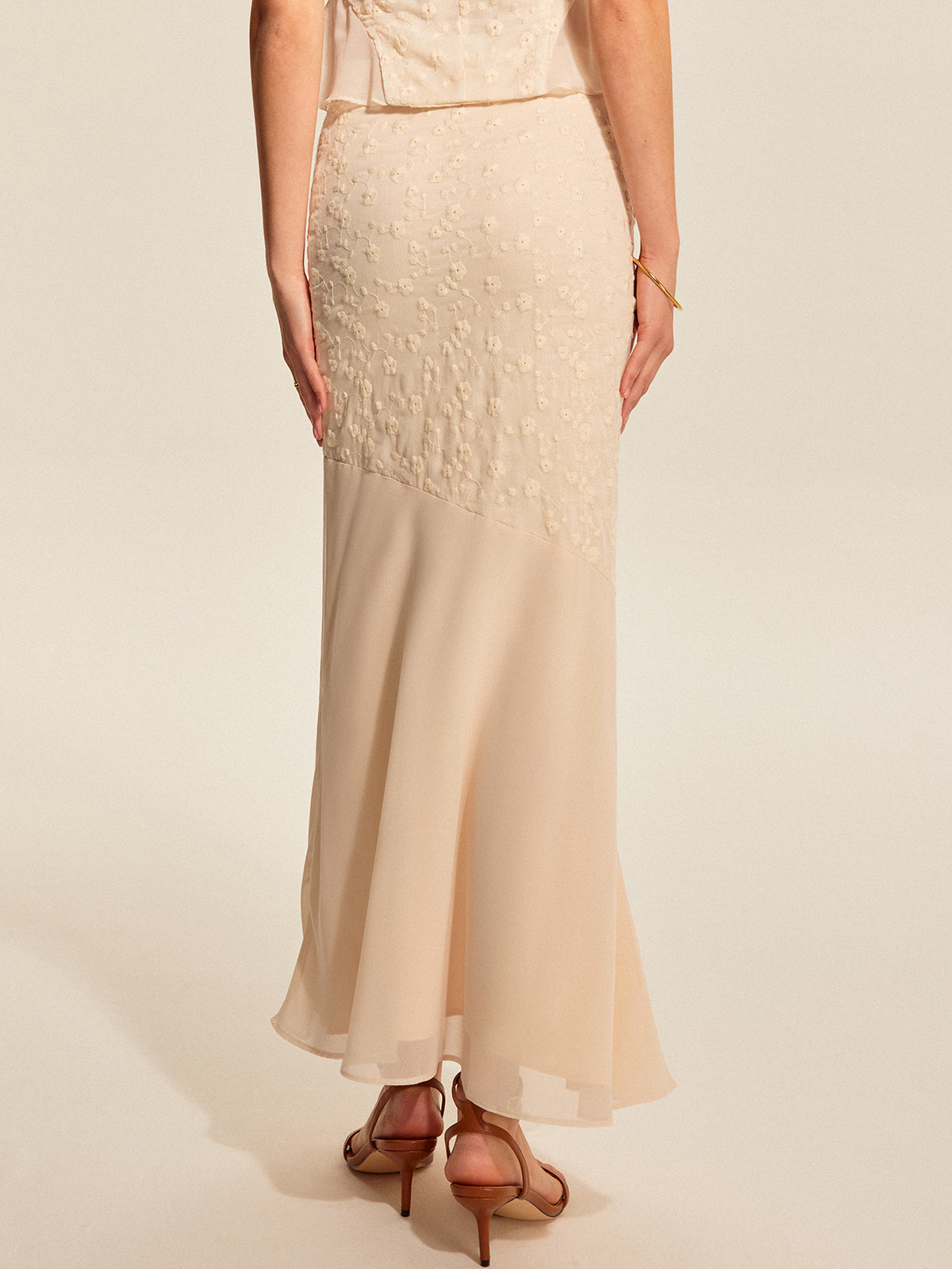 Yarı Şeffaf Çiçekli Nakışlı Panel Etek