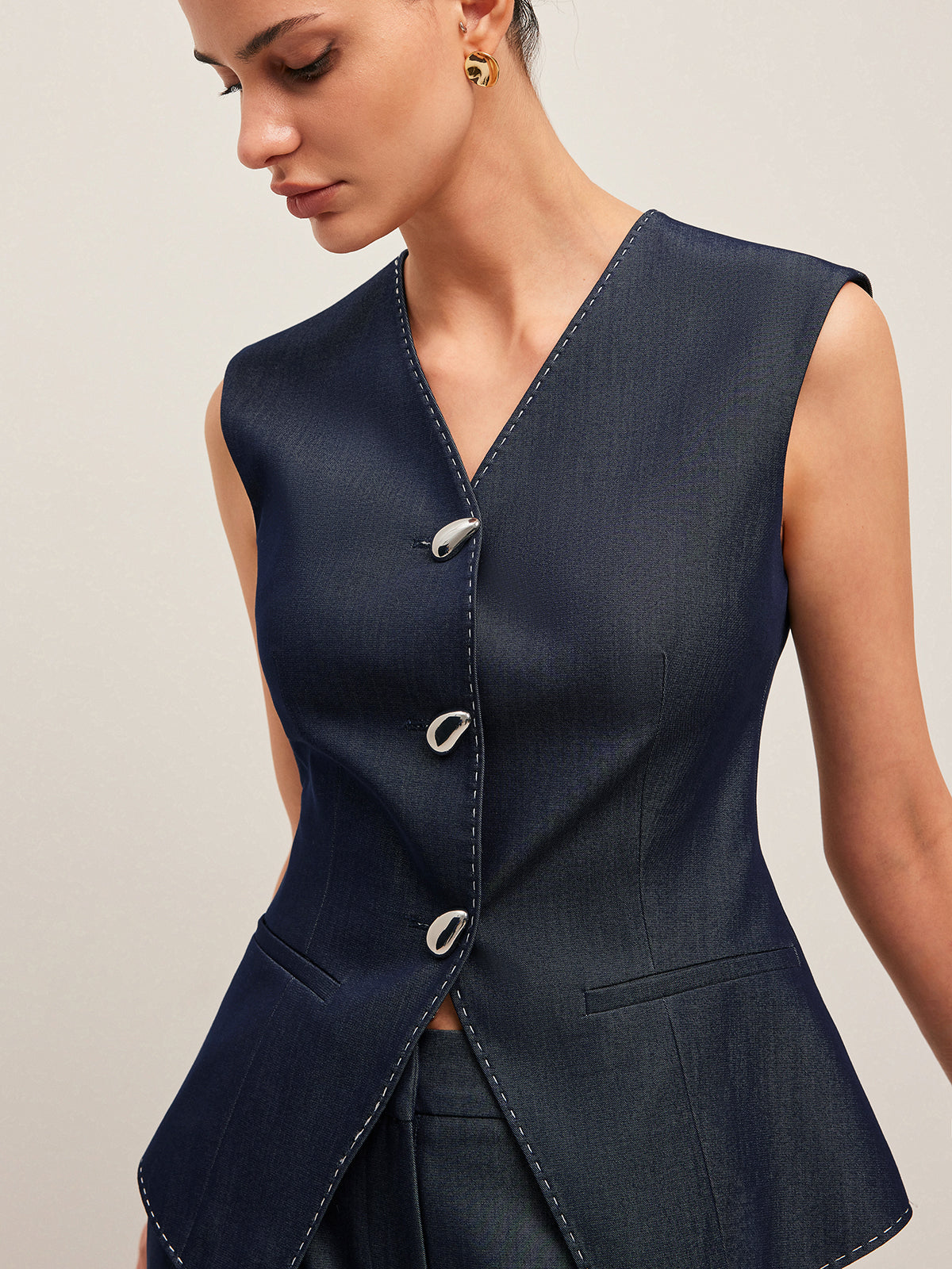 Zıt Dikişli Düğmeli Peplum Yelek