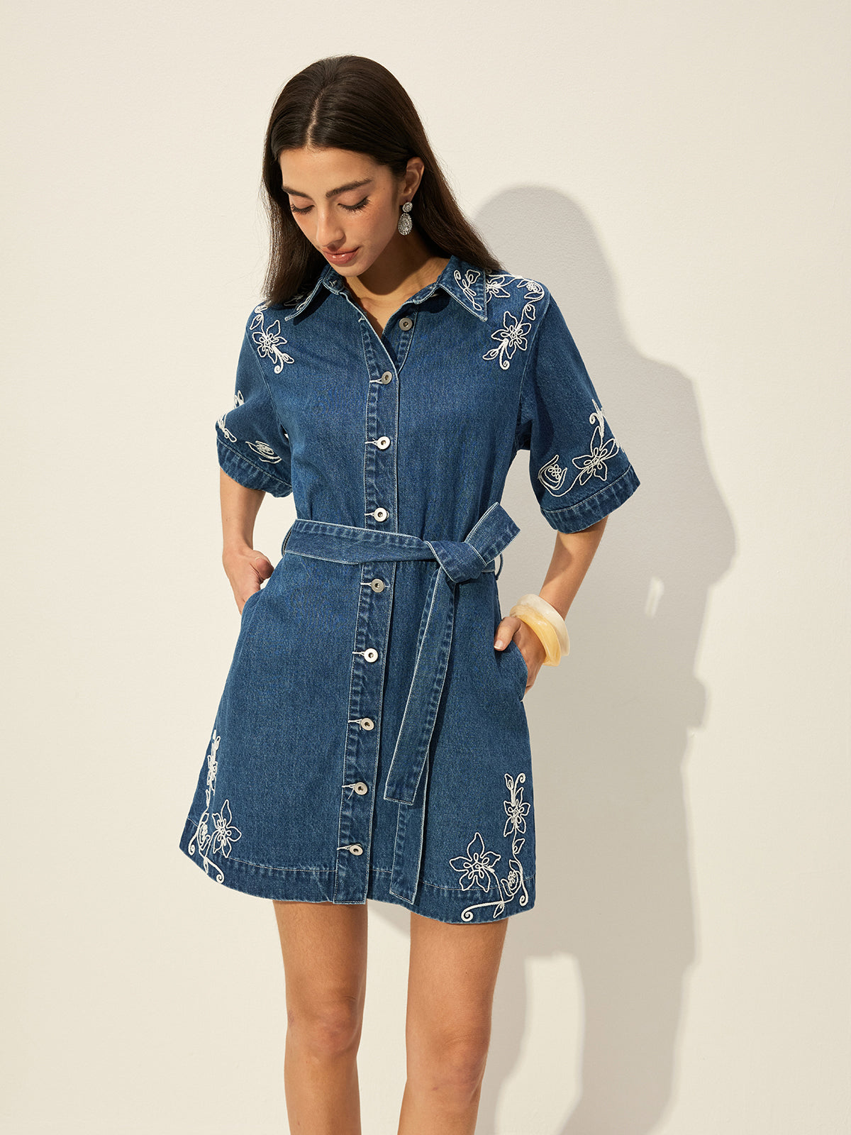Beltli Nakışlı Denim Elbise