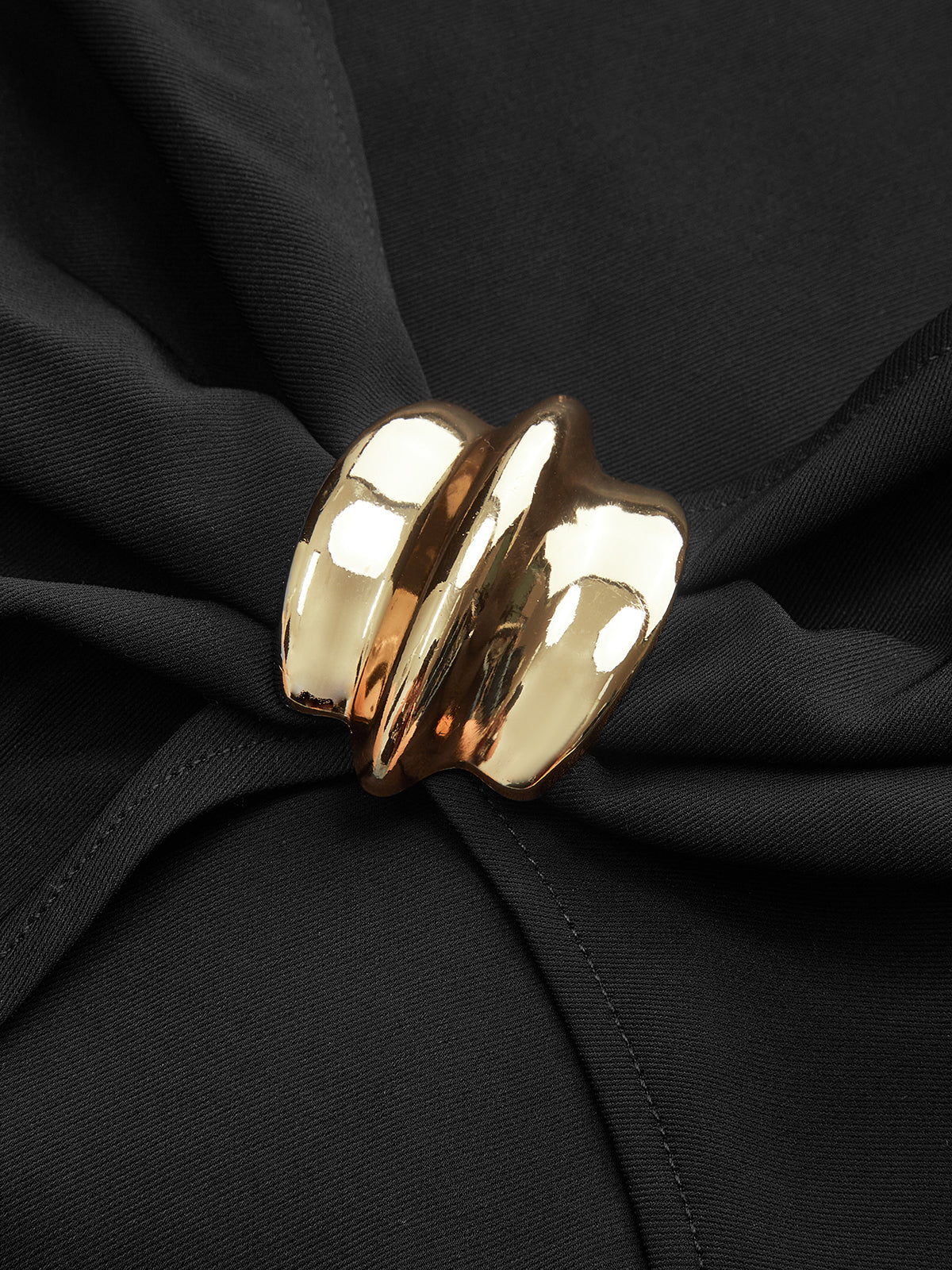 Metal Tokalı Yarım Balıkçı Yaka Mini Elbise