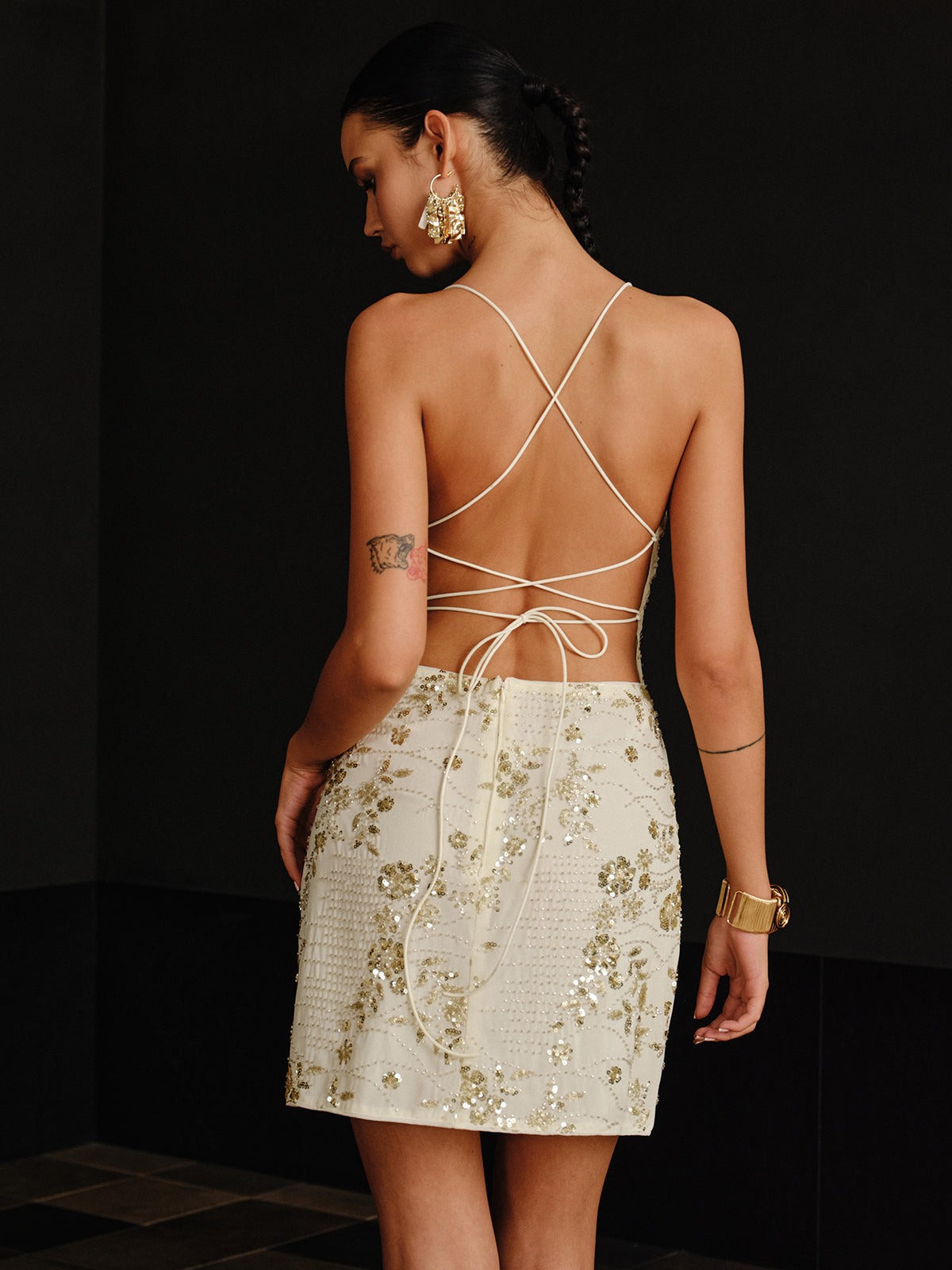 Çapraz Sırt Bağcıklı Pul Payetli Askılı Elbise