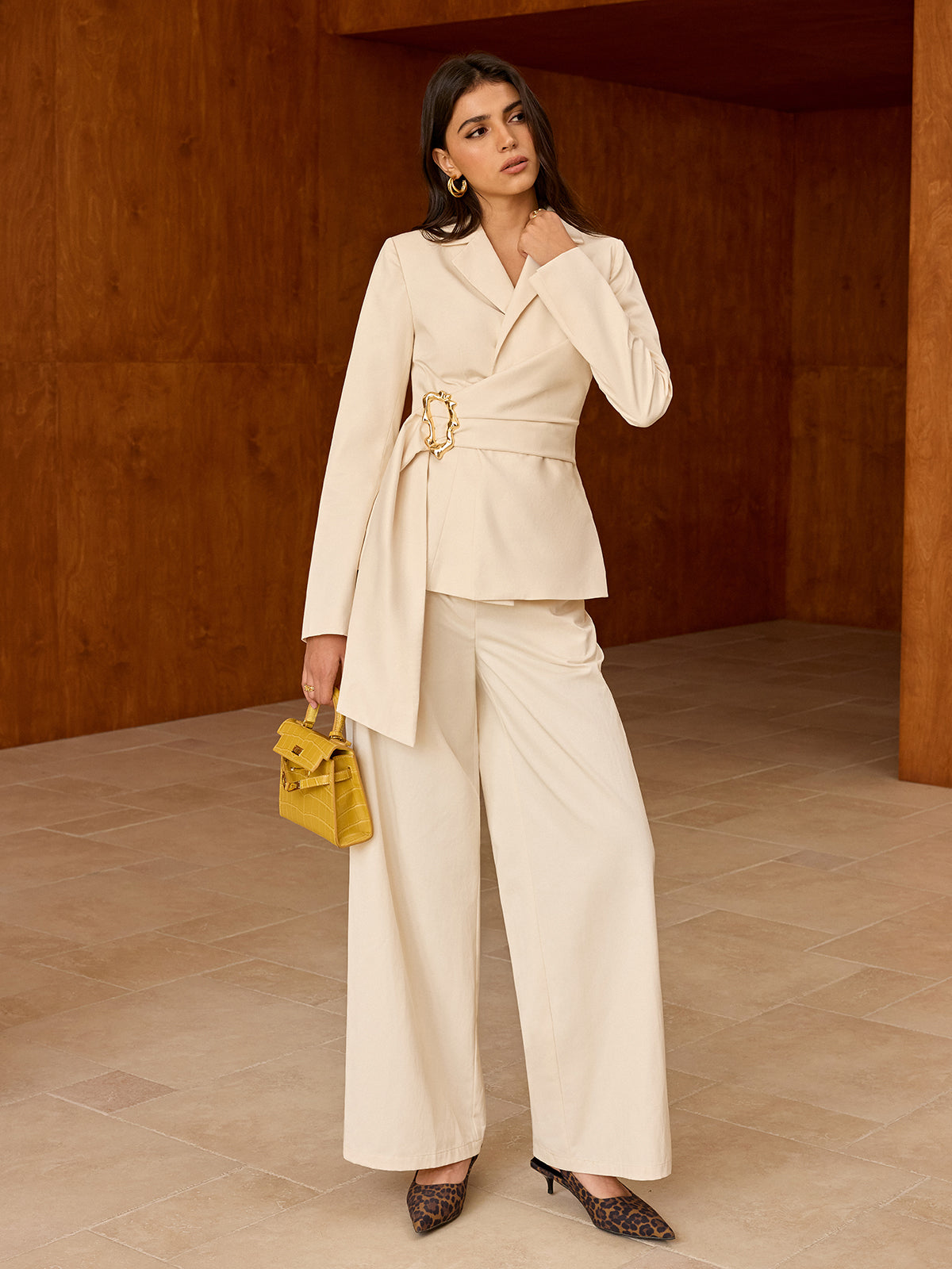 Asimetrik Kemerli Blazer