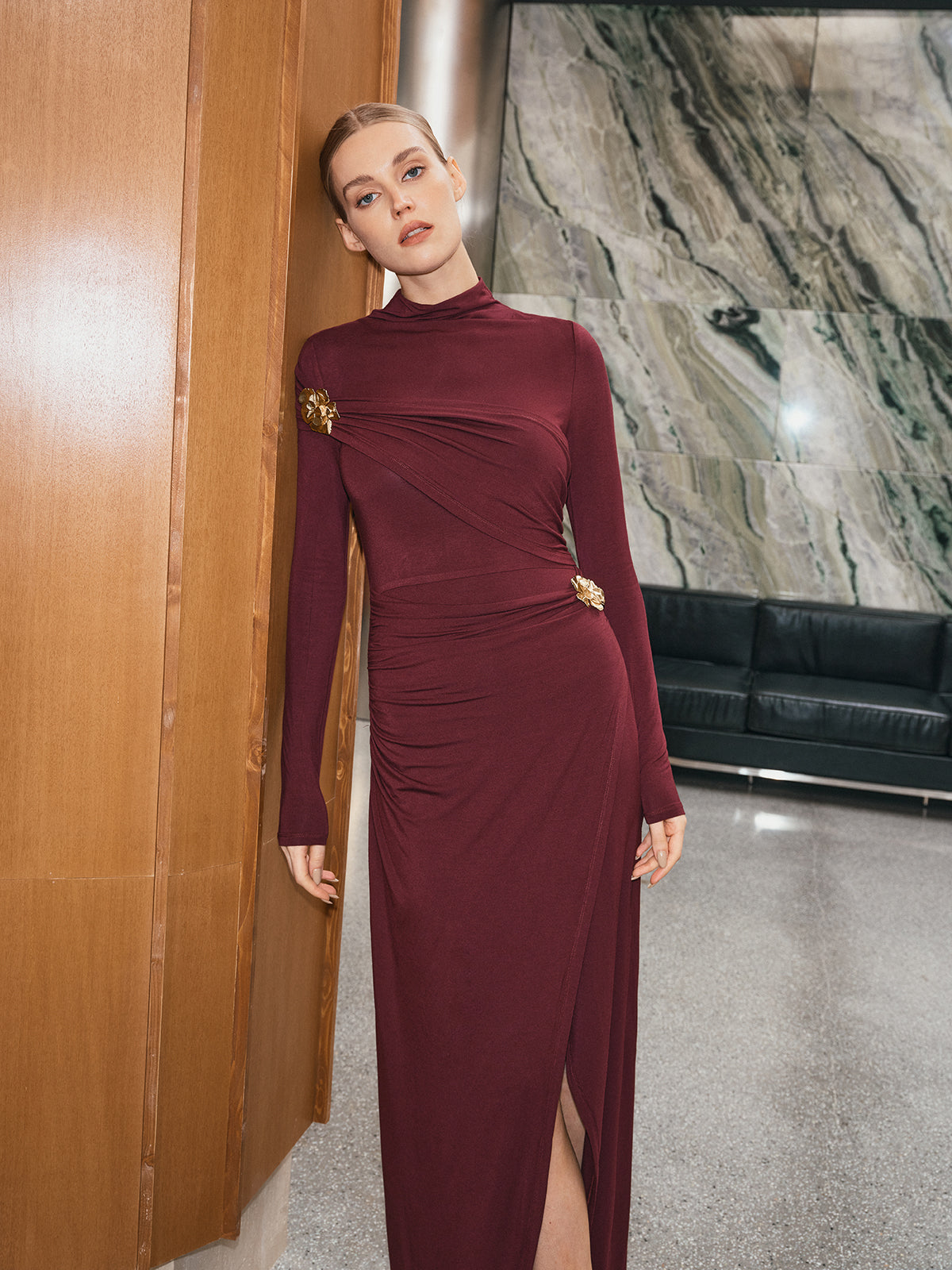 Büzgülü Metal Çiçek Desenli Uzun Kollu Maxi Elbise